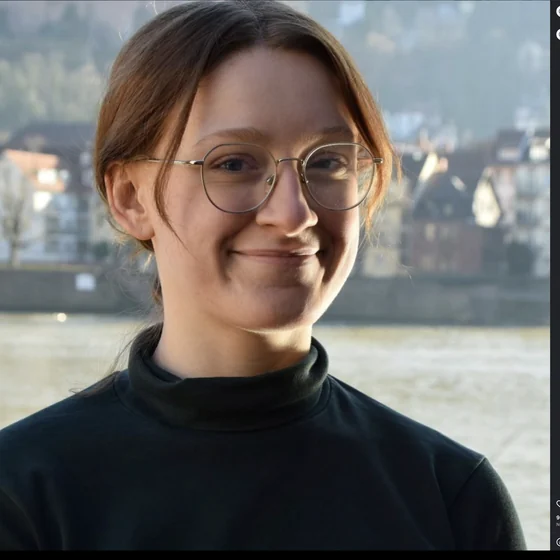 Jasmine, profesoara de franceză și engleză