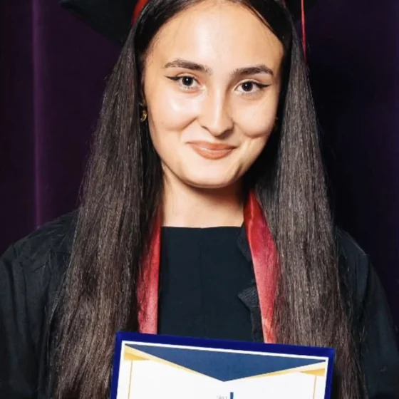 Luiza, profesoara de română